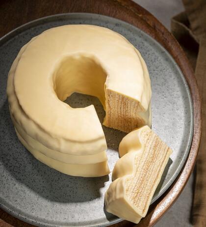 Produktbild für 'Baumkuchen umhüllt mit weißer Schokolade in der Faltschachtel'