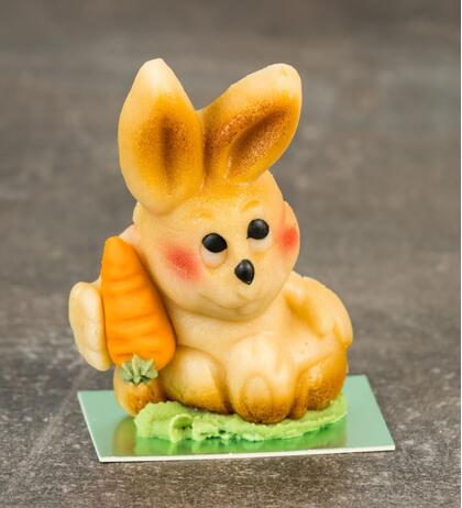 Produktbild für 'Edel-Marzipan-Hase Schnuffel mit Karotte 75g'