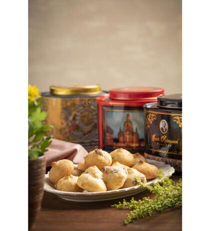 Produktbild f�r '300g Stollenkonfekt Bratapfel in der ovalen schwarzen Schmuckdose, einzeln verpackt'